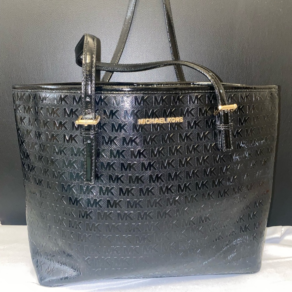 Michael kors used couple times brand new but used good conditions